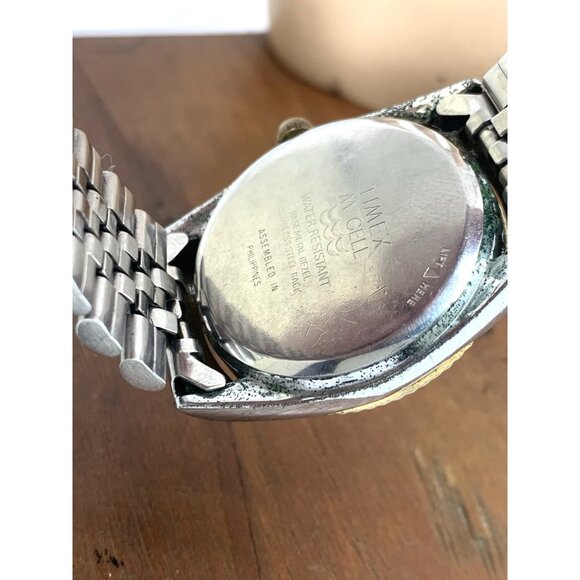 Timex Q Men's Watch Vintage Quartz Gold Dial Day Date 33mm Stainless Steel Band - Picture 6 of 14